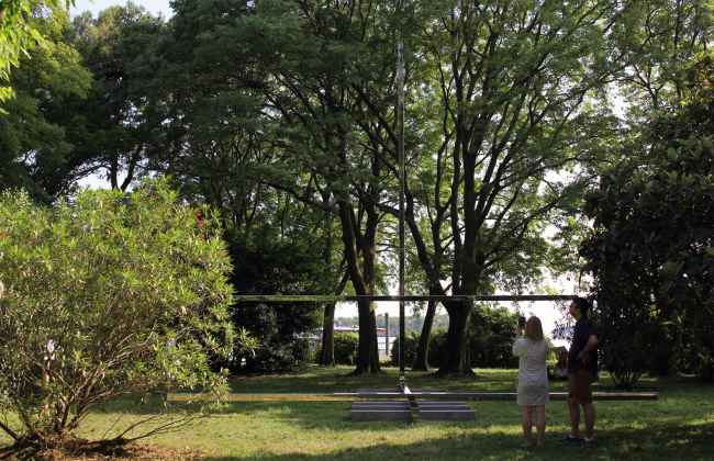 Vatican pavilion. Carla Juaçaba, A bench and cross. Photo: J. Tarabarina, archi.ru