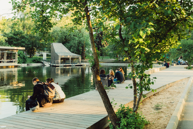 Landscaping the Maly Golitsinsky Pond in the Gorky Park   Peoples Architect. Photograph by Arseniy Rossikhin