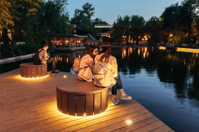 Landscaping the Maly Golitsinsky Pond in the Gorky Park   Peoples Architect. Photograph by Arseniy Rossikhin