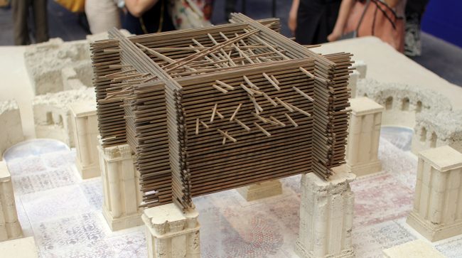 Укрытие для остатков дворца Хишам в Иерихоне. Модель-штудия, 2010, цемент, песок, штукатурка. Биеннале архитектуры Freespace, выставка Петера Цумтора; коллекция музея Брегенца. Фотография: Ю.Тарабарина, Архи.ру Укрытие для остатков дворца Хишам в Иерихоне. Модель-штудия, 2010, цемент, песок, штукатурка. Биеннале архитектуры Freespace, выставка Петера Цумтора; коллекция музея Брегенца. Фотография: Ю.Тарабарина, Архи.ру