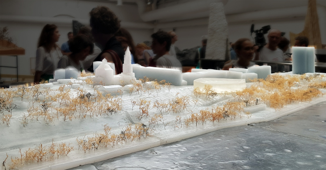 Пермская картинная галерея, конкурсный проект. Модель местоположения, 2012, воск, сухие растения. Биеннале архитектуры Freespace, выставка Петера Цумтора; коллекция музея Брегенца. Фотография: Ю.Тарабарина, Архи.ру Пермская картинная галерея, конкурсный проект. Модель местоположения, 2012, воск, сухие растения. Биеннале архитектуры Freespace, выставка Петера Цумтора; коллекция музея Брегенца. Фотография: Ю.Тарабарина, Архи.ру