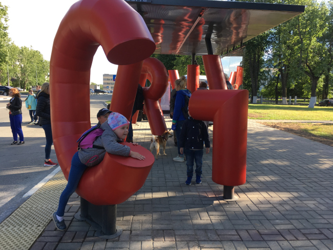 Открытие остановки «Арт-Овраг». Фестиваль городской культуры «Арт-Овраг 2018». г. Выкса. Фотография: Елена Петухова Открытие остановки «Арт-Овраг». Фестиваль городской культуры «Арт-Овраг 2018». г. Выкса. Фотография: Елена Петухова