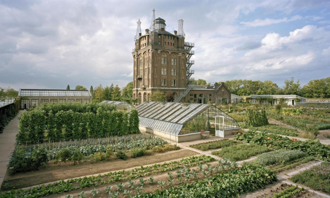 Villa Augustus. : Daan van der Have, Hans Loos and Dorine de Vos.              .  Walter Herfst