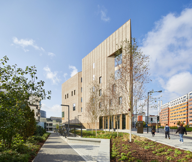    . 
Feilden Clegg Bradley Studios.   Hufton & Crow