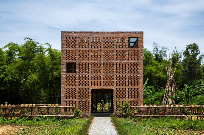 Terra Cotta Studio, Vietnam  Oki Hiroyuki
