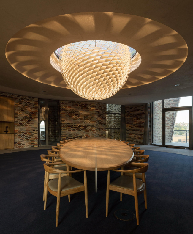 Fjordenhus � ����-�������� �������� Kirk Kapital. ���������� ������� ��������� ����������� ����. ����: Anders Sune Berg � 2018 Olafur Eliasson