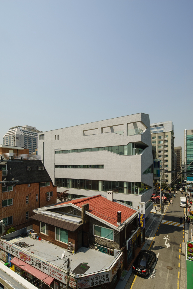 ������ M.C. Building (D Office). ���� � Distinto