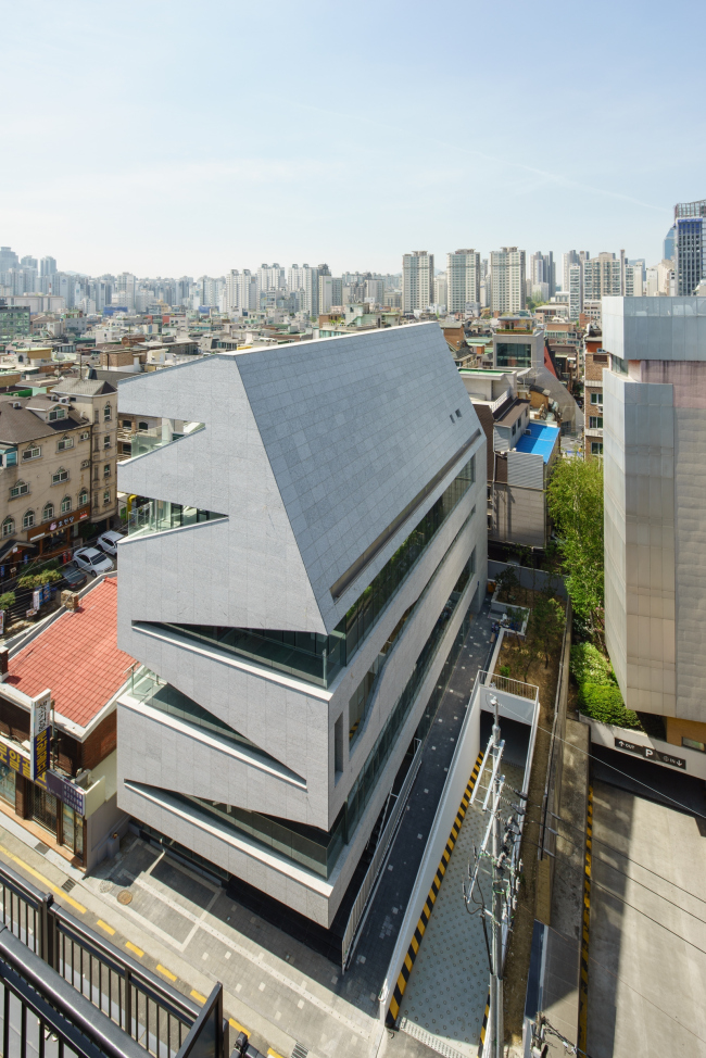 ������ M.C. Building (D Office). ���� � Distinto