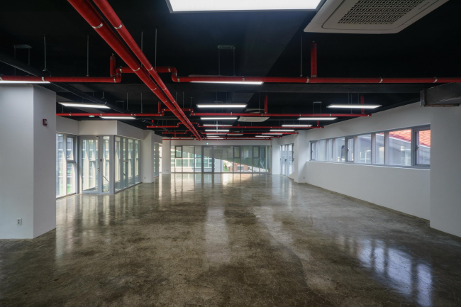 ������ M.C. Building (D Office). ���� � Distinto