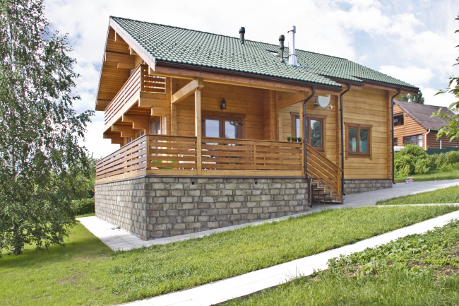 Дом площадью 250 кв. м из клееного бруса GOOD WOOD © GOOD WOOD Дом площадью 250 кв. м из клееного бруса GOOD WOOD © GOOD WOOD
