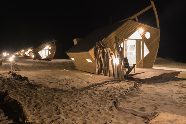 ����� Shipwreck Lodge. ���������� � Denzel Bezuidenhoudt. ������������� Nina Maritz Architects