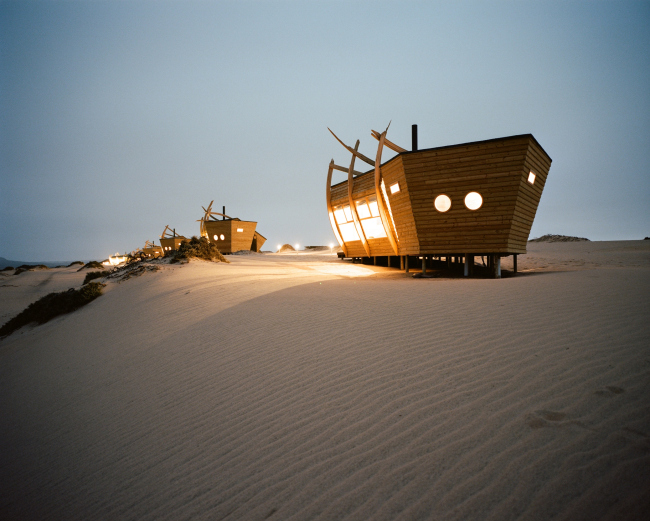 ����� Shipwreck Lodge. ���������� � Michael Turek. ������������� Nina Maritz Architects
