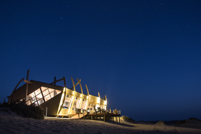 ����� Shipwreck Lodge. ���������� � Michael Turek. ������������� Nina Maritz Architects