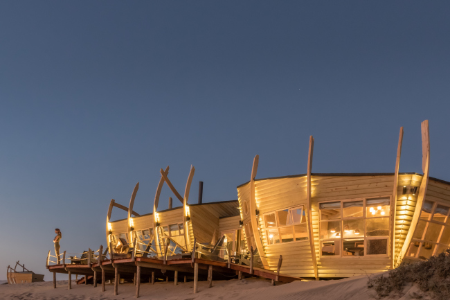 ����� Shipwreck Lodge. ���������� � Michael Turek. ������������� Nina Maritz Architects