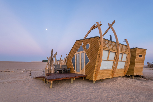 ����� Shipwreck Lodge. ���������� � Shawn van Eeden. ������������� Nina Maritz Architects