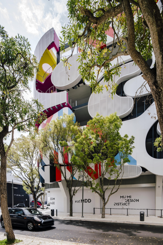 Museum Garage. ����� J. Mayer H. und Partner. ���� � Miguel de Guzmán