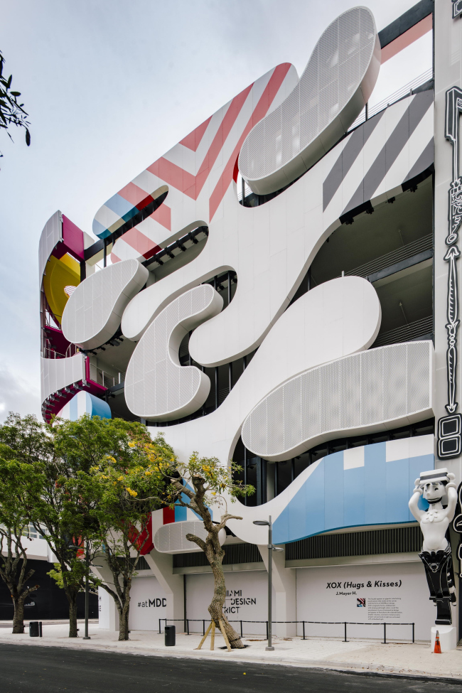 Museum Garage. ����� J. Mayer H. und Partner. ���� � Miguel de Guzmán