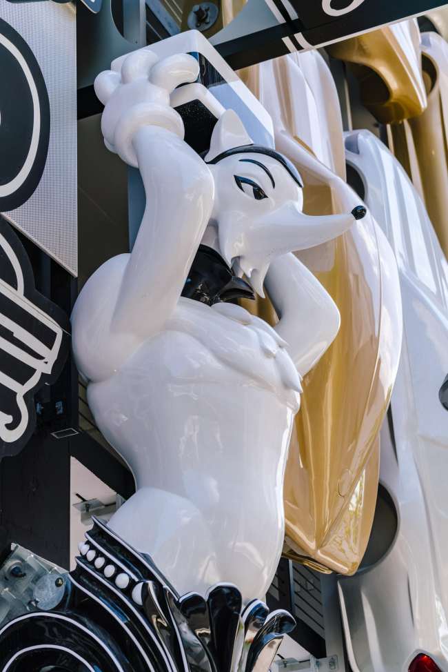 Museum Garage. ����� ������ �����. ���� � Miguel de Guzmán