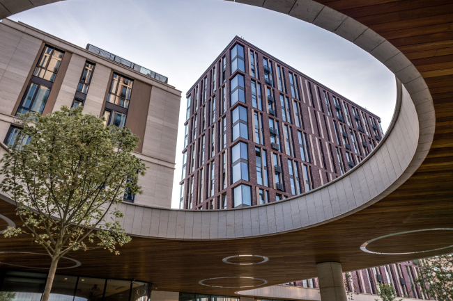 "Vorobyev Dom" residential complex. Photograph � ADM