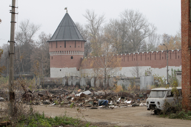The walls of the Tula Kremlin before the reconstruction, 2017. Photo courtesy by WOWHAUS