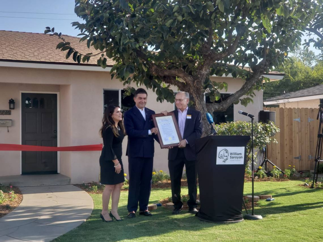 ���� � Intellectual Renaissance