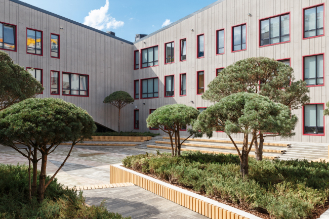 Gymnasium A+, construction, yard  Archimatika. Photograph  Alexander Angelovsky