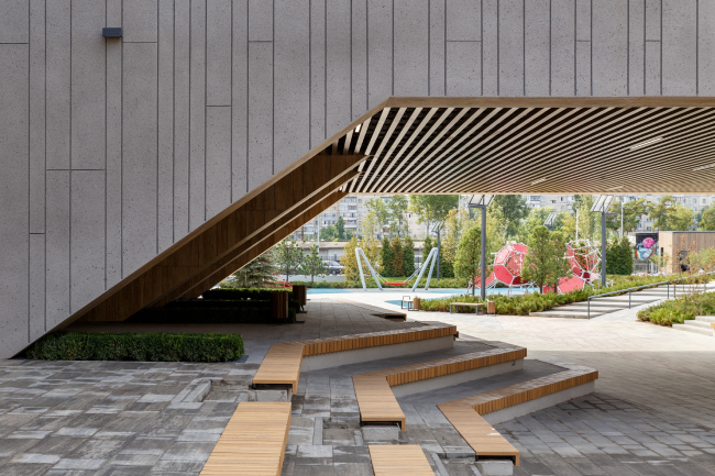 Gymnasium A+, construction, yard  Archimatika. Photograph  Alexander Angelovsky