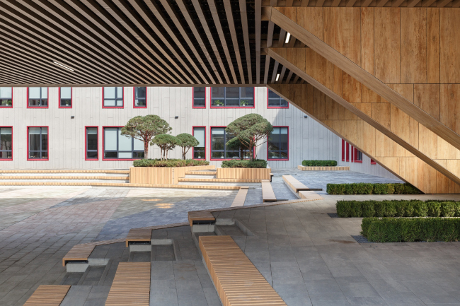 Gymnasium A+, construction, yard  Archimatika. Photograph  Alexander Angelovsky