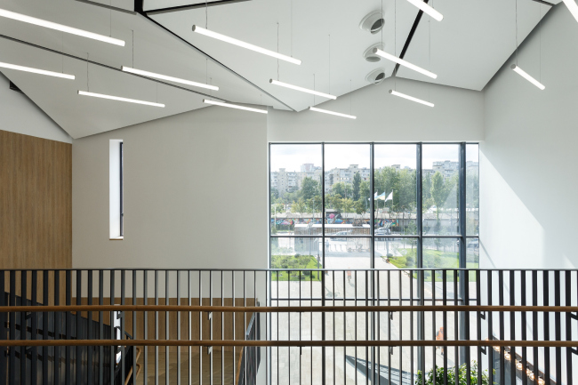 Gymnasium A+, construction � Archimatika. Photograph � Alexander Angelovsky