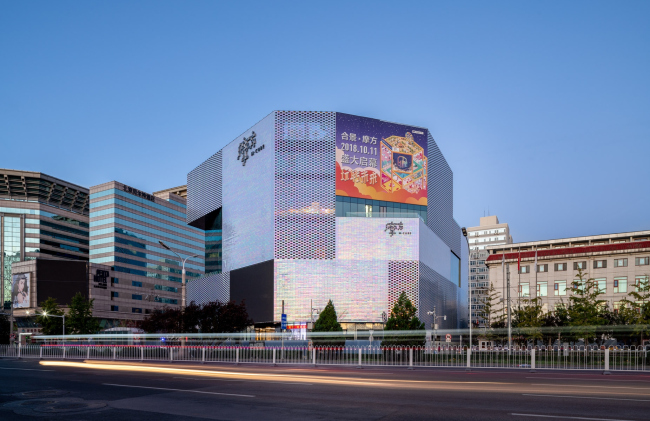 �������� ����� KWG�M�CUBE. ���� � Seth Powers