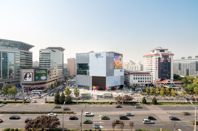 �������� ����� KWG�M�CUBE. ���� � Seth Powers