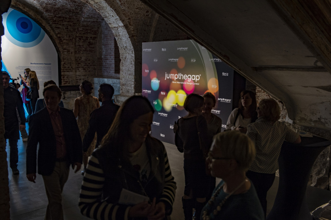 ����������� �������� ������ jumpthegap�. ����������� ������������� ��������� Roca