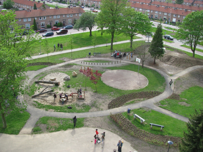 �������� (Bruishuis). ����������� ���������� ���� ����������� �� ��� ������ � ������������ ����� � ����������� ���������. ���������� � Woningcorporatie Volkshuisvesting Arnhem, Green&SO