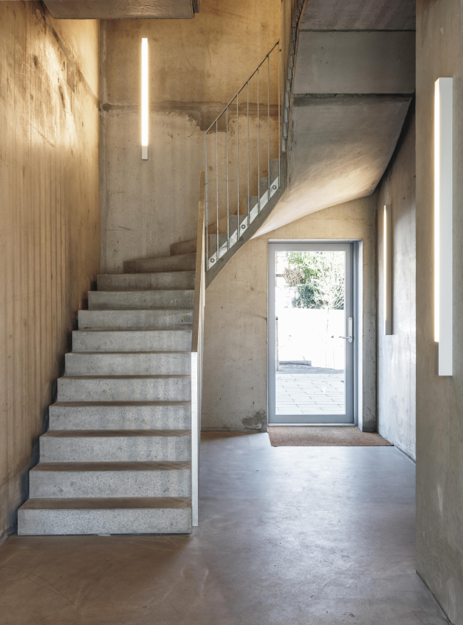     .   Rasmus Hjortshøj