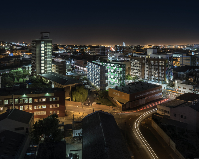 ����� �������� Drivelines Studios. ���������� � Dave Southwood. ������������� LOT-EK