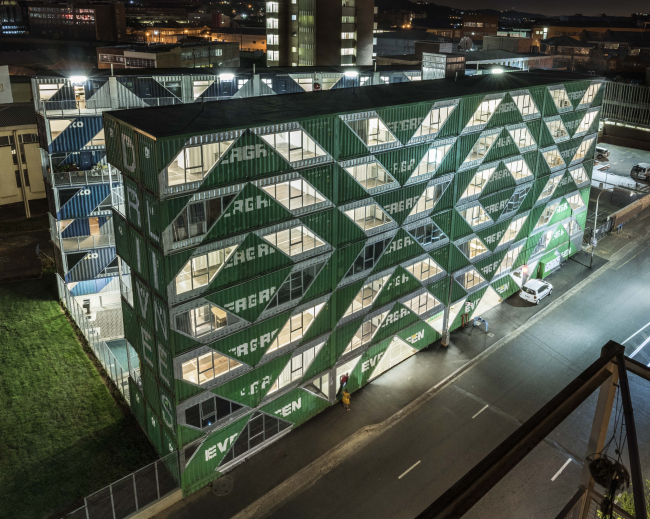 ����� �������� Drivelines Studios. ���������� � Dave Southwood. ������������� LOT-EK