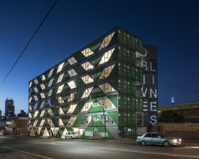 ����� �������� Drivelines Studios. ���������� � Dave Southwood. ������������� LOT-EK