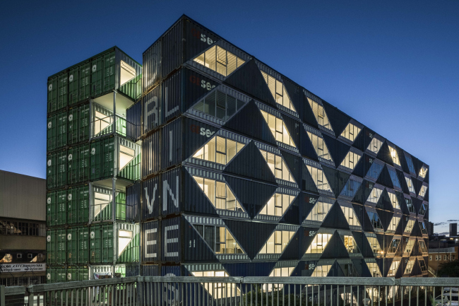 ����� �������� Drivelines Studios. ���������� � Dave Southwood. ������������� LOT-EK