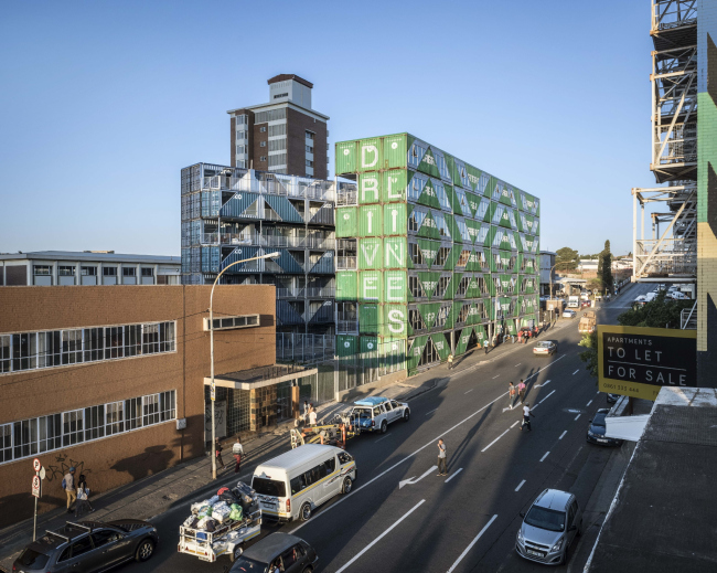 ����� �������� Drivelines Studios. ���������� � Dave Southwood. ������������� LOT-EK