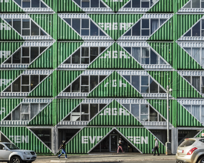 ����� �������� Drivelines Studios. ���������� � Dave Southwood. ������������� LOT-EK