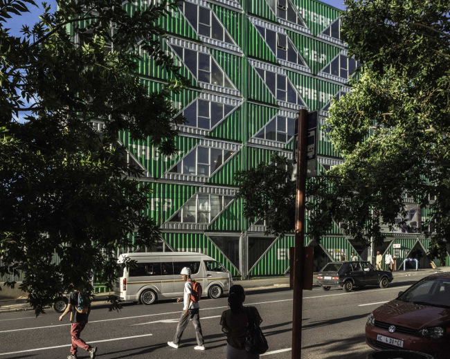 ����� �������� Drivelines Studios. ���������� � Dave Southwood. ������������� LOT-EK