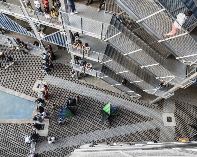 ����� �������� Drivelines Studios. ���������� � Dave Southwood. ������������� LOT-EK