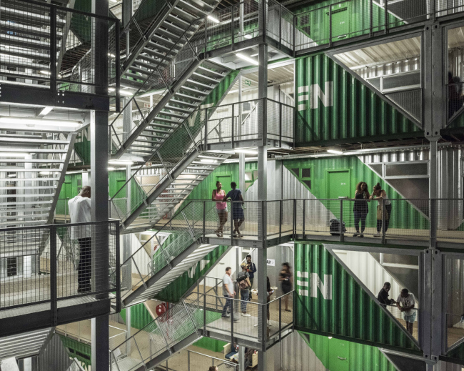 ����� �������� Drivelines Studios. ���������� � Dave Southwood. ������������� LOT-EK