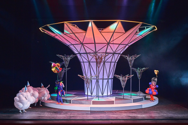 Stage design of �The Magic Flute� in �Helikon-Opera�. Production designers: Sergey Kuznetsov, Agnia Sterligova. Photograph � Sergey Krotov