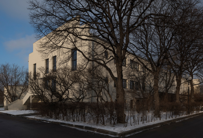 The "Garage" headquarters in Gorky Park. FORM. Photograph � Yuri Palmin