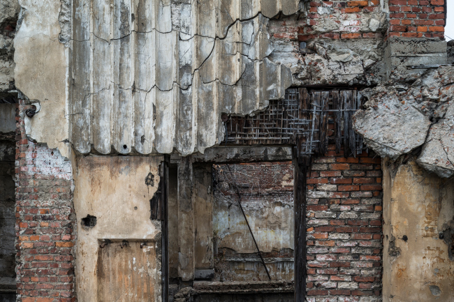 The "Garage" headquarters in Gorky Park. The ruin of the movie theater in the middle of the building. Photograph � Yuri Palmin