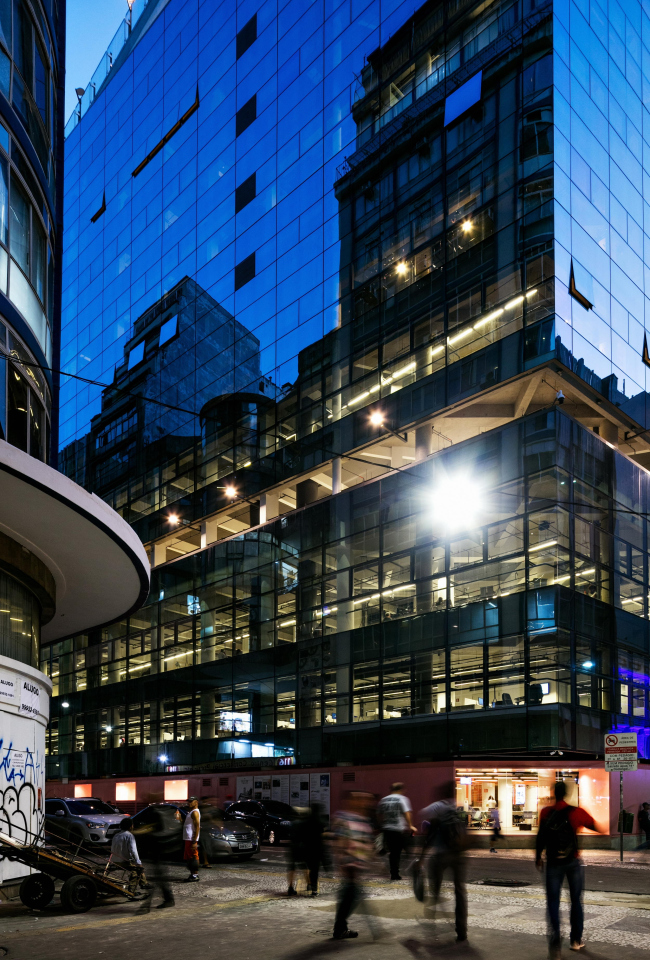 ������������ ����� SESC 24 de Maio. ���� � Nelson Kon