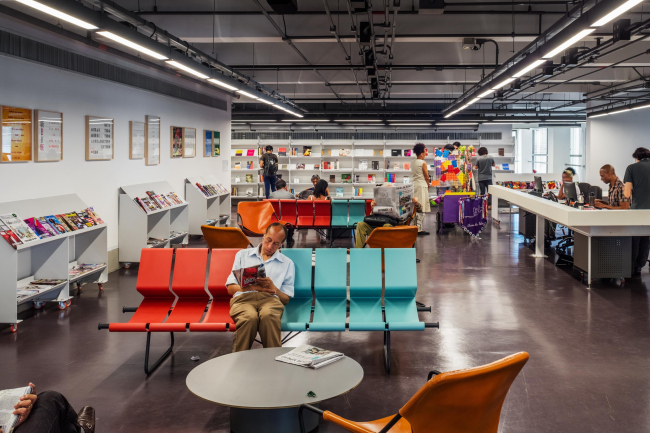 ������������ ����� SESC 24 de Maio. ���� � Nelson Kon