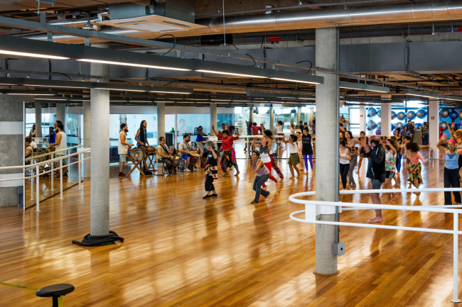 ������������ ����� SESC 24 de Maio. ���� � Nelson Kon