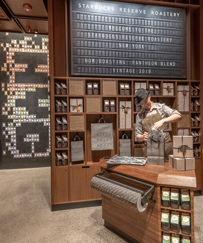 Starbucks Reserve Roastery (NY). ���������� � Matt Glac. ������������� Starbucks